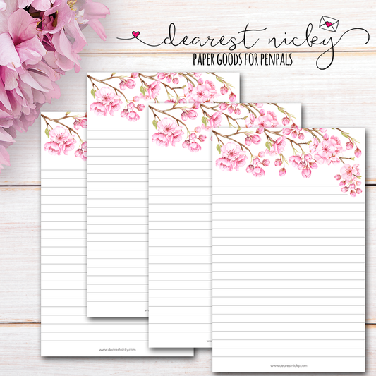 Papier à lettres avec branches de fleurs de cerisier